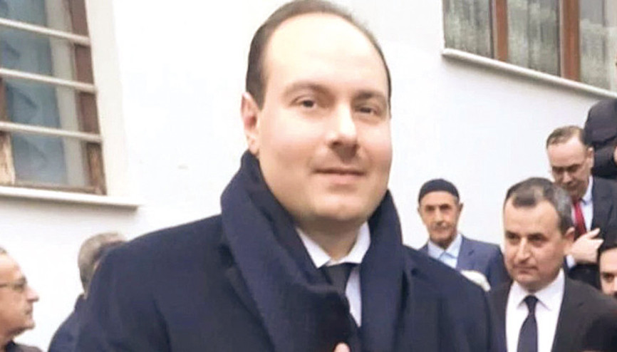 Gizli bölmeye saklanmış Gizli bölmeye saklanmış