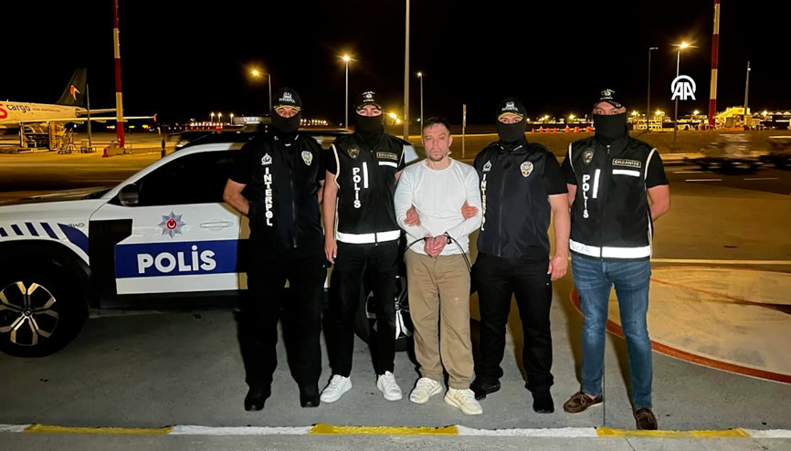 Türkiyeye iade edilen organize suç örgütü elebaşı Serkan Kurtuluş İstanbula getirildi