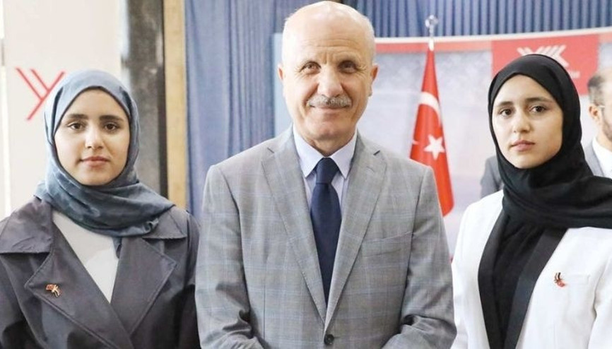 Türkiye’de mühendislik okuyan Yemenli ikizler ilk ikide mezun