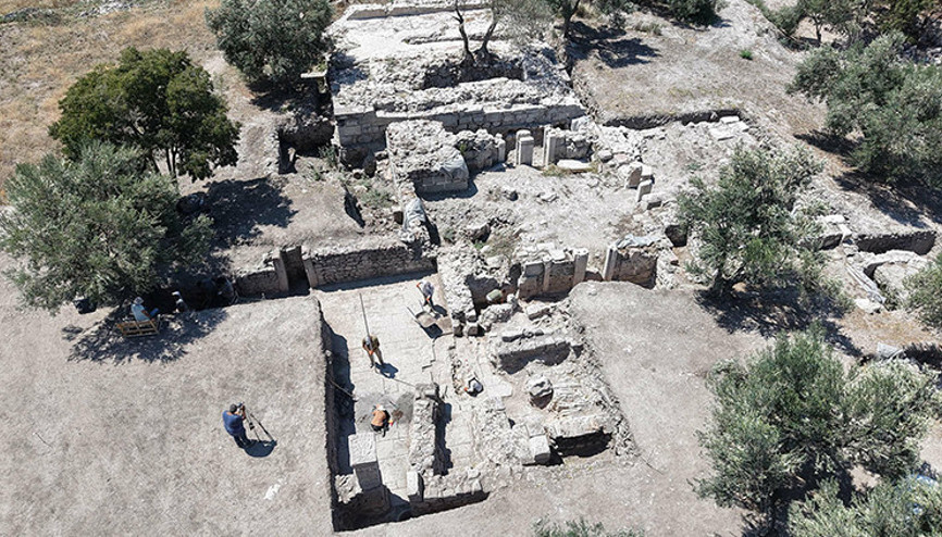 Apollon Smintheusta antik hamamın soğuk su havuzları ve soyunma odası gün yüzüne çıkarılıyor
