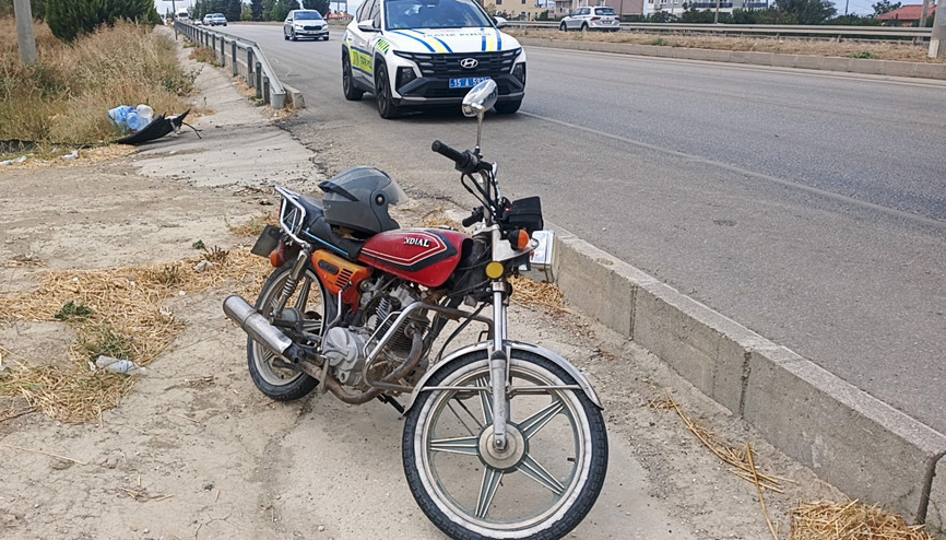 Lastiği patlayan motosiklet devrildi: 2 yaralı