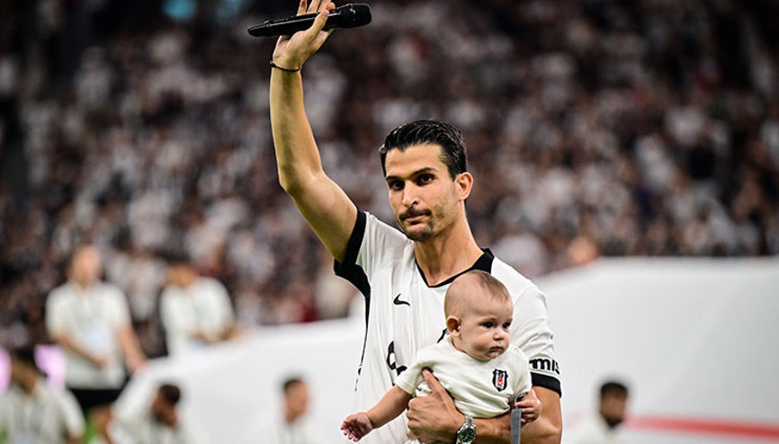 Necip Uysaldan Beşiktaş taraftarına duygusal veda