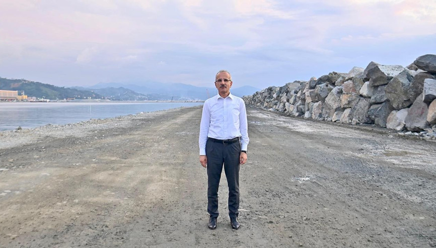 Bakan Uraloğlu, Rizede İyidere Lojistik Merkezindeki törende konuştu: Bakan Uraloğlu, Rizede İyidere Lojistik Merkezindeki törende konuştu: