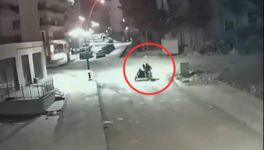 Motosikletli hırsızlar kamerada; 2 tutuklama Motosikletli hırsızlar kamerada; 2 tutuklama