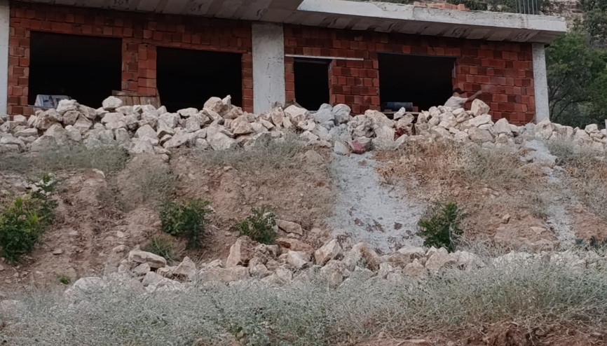 Gercüş’te iskeleden düşen inşaat ustası ağır yaralandı