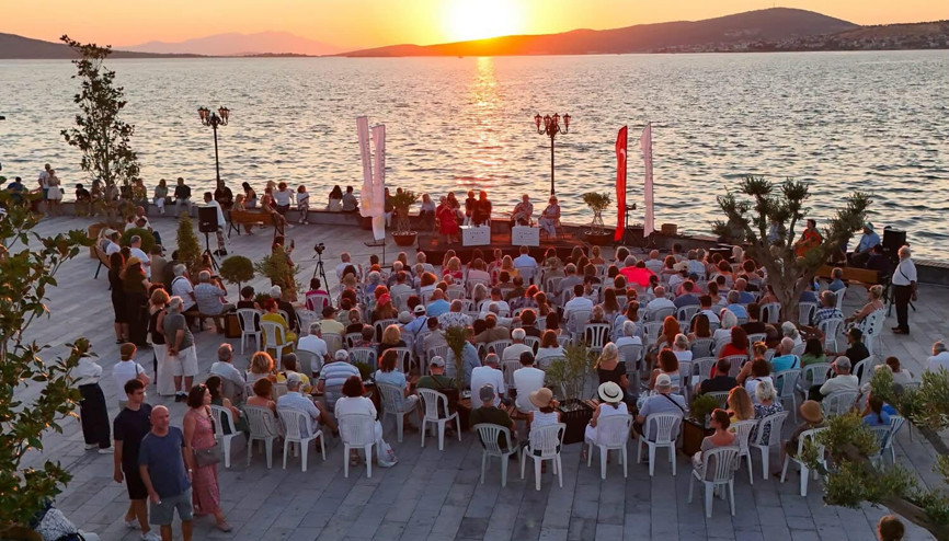 Ayvalıkta sanatın usta isimleri bir araya geldi