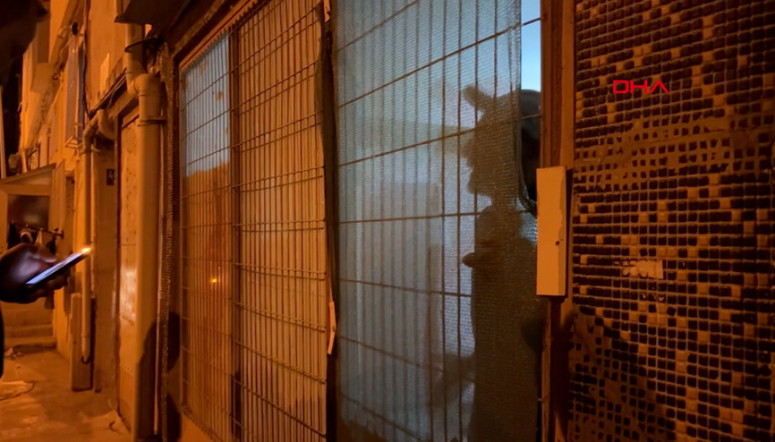 Arkadaşlarının şakasıyla mahsur kaldı, polis ve itfaiye kurtardı
