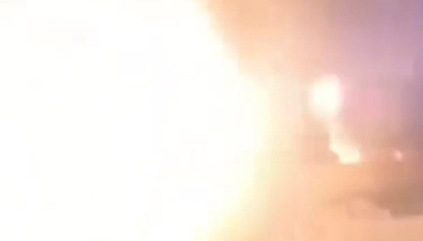 Hatayda 6 kişinin etkilendiği yangındaki patlamalar kamerada Hatayda 6 kişinin etkilendiği yangındaki patlamalar kamerada