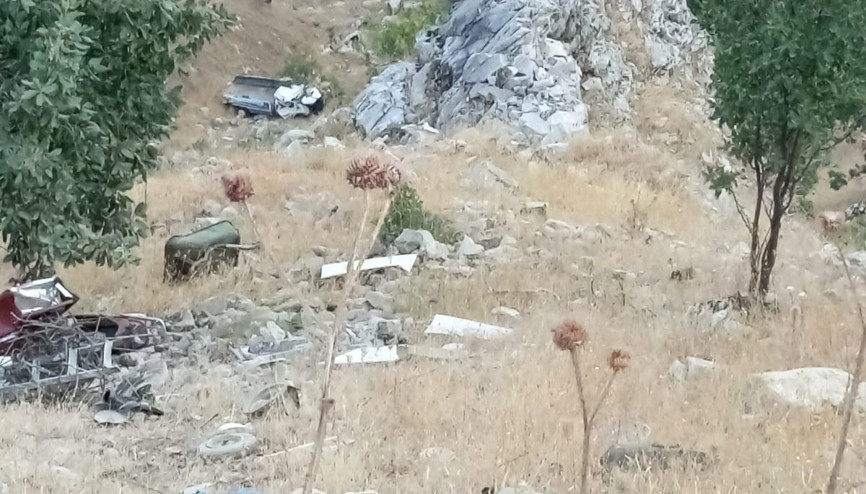 Kamyonet uçuruma yuvarlandı; sürücü atlayarak kurtuldu