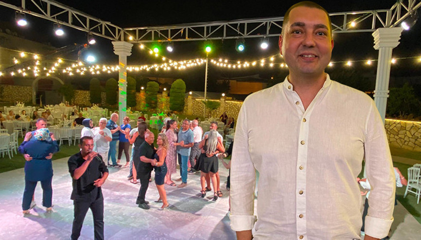 Aydında görülmemiş düğün: Nikaha bir gün kala ayrıldı, salon yanmasın diye gelinsiz düğün yaptı