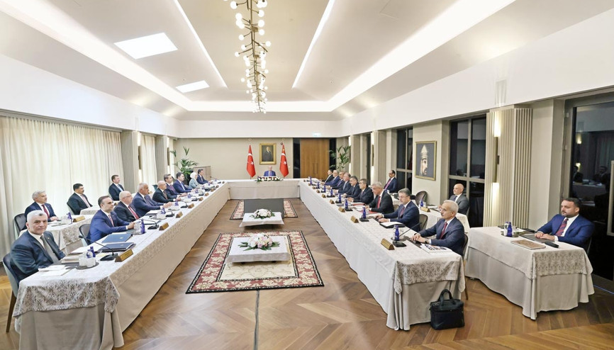 Ahlat’taki kabine’den çarpıcı mesajlar: Kanlı senaryolara müsaade etmeyiz Ahlat’taki kabine’den çarpıcı mesajlar: Kanlı senaryolara müsaade etmeyiz