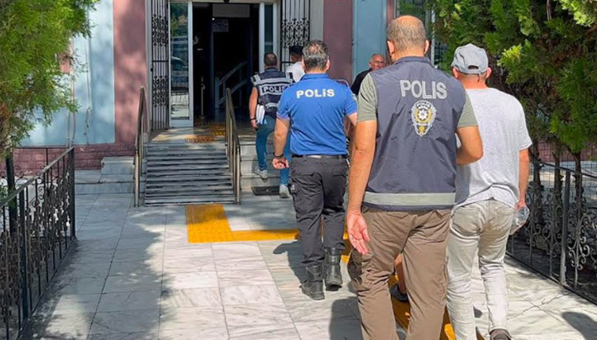 Balıkesirde polis ve jandarma noktalarını WhatsApp grubundan paylaşan 7 şüpheli yakalandı Balıkesirde polis ve jandarma noktalarını WhatsApp grubundan paylaşan 7 şüpheli yakalandı
