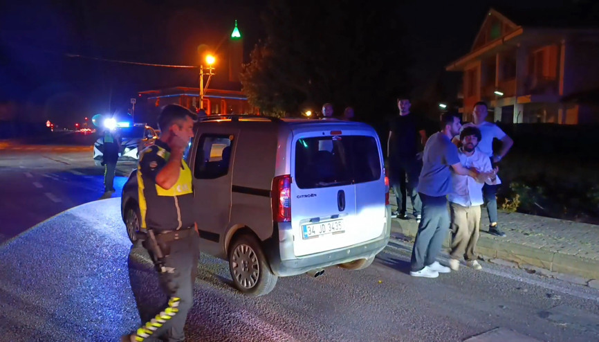 Bursada hafif ticari araç kaldırıma çarptı: 1 yaralı