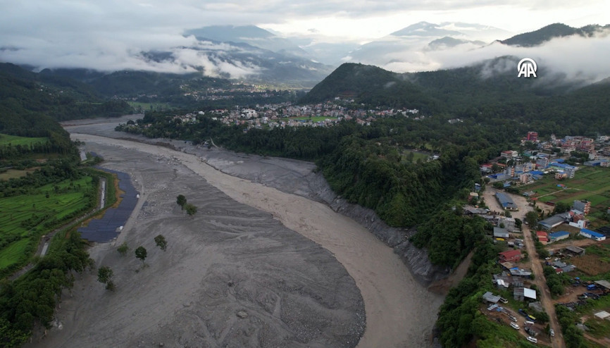 Nepaldeki selde hasar gören alanlar havadan görüntülendi