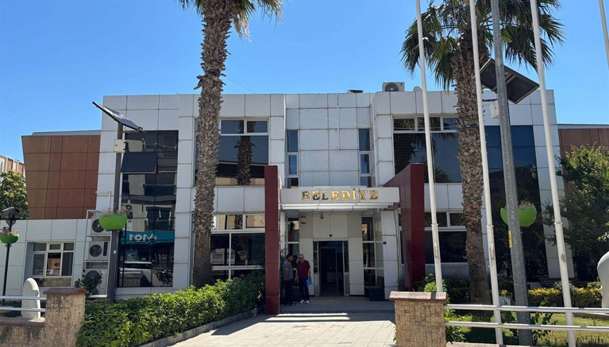 Seferihisar Belediyesi soruşturmasında 2 şüpheliye gözaltı Seferihisar Belediyesi soruşturmasında 2 şüpheliye gözaltı