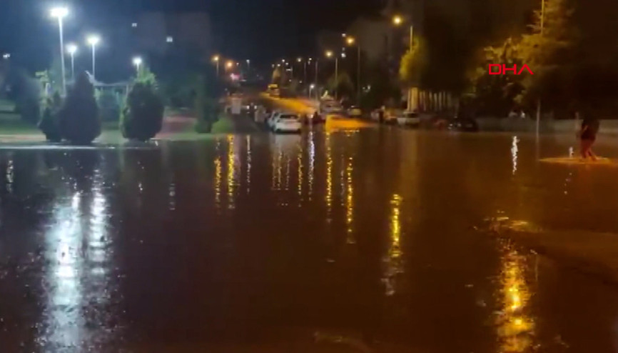 Kayseride sağanak sele dönüştü; yollar göle döndü