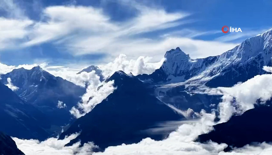 Nepal’deki sel felaketini tetikleyen buzul kopması turist kamerasına yansıdı