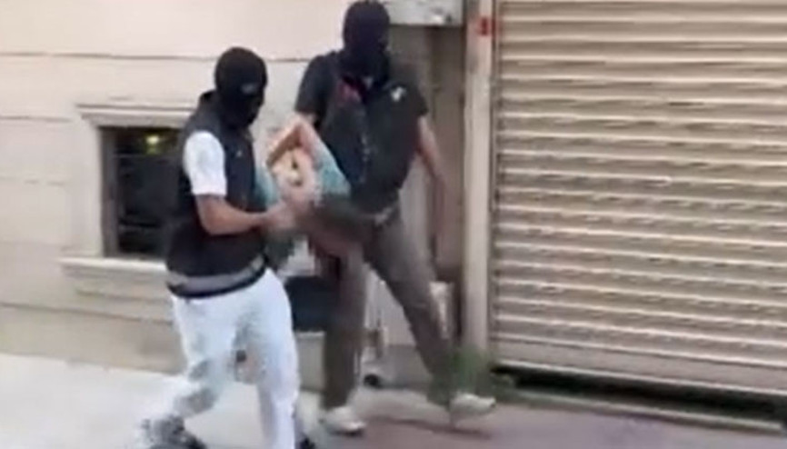 İngiltere’den kırmızı bültenle aranıyordu İstanbul’da yakalandı