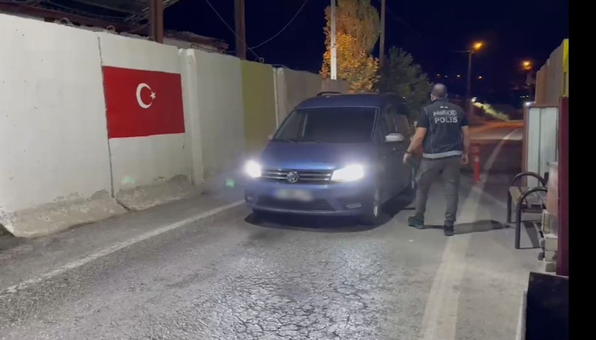 Araç stepnesinde 6,5 kilo uyuşturucu ele geçirildi; 2 tutuklama