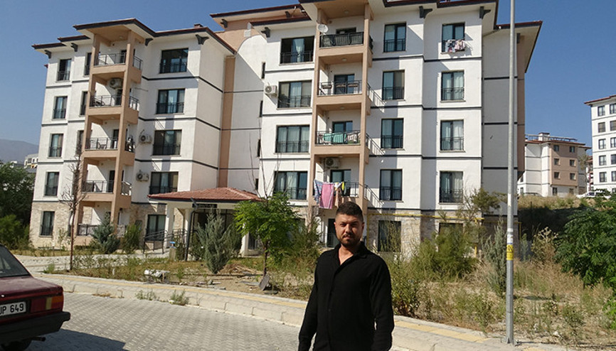 Hatayda depremzedeye aynı ev şoku: 1 milyon lira ödedi, 6 kişiye daha satıldığını öğrendi Hatayda depremzedeye aynı ev şoku: 1 milyon lira ödedi, 6 kişiye daha satıldığını öğrendi