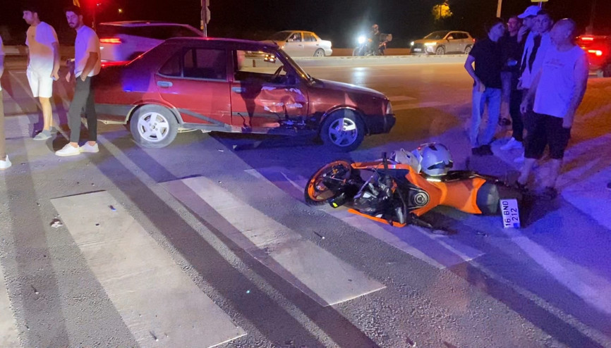 Bursada otomobil ile motosiklet çarpıştı: 2 yaralı