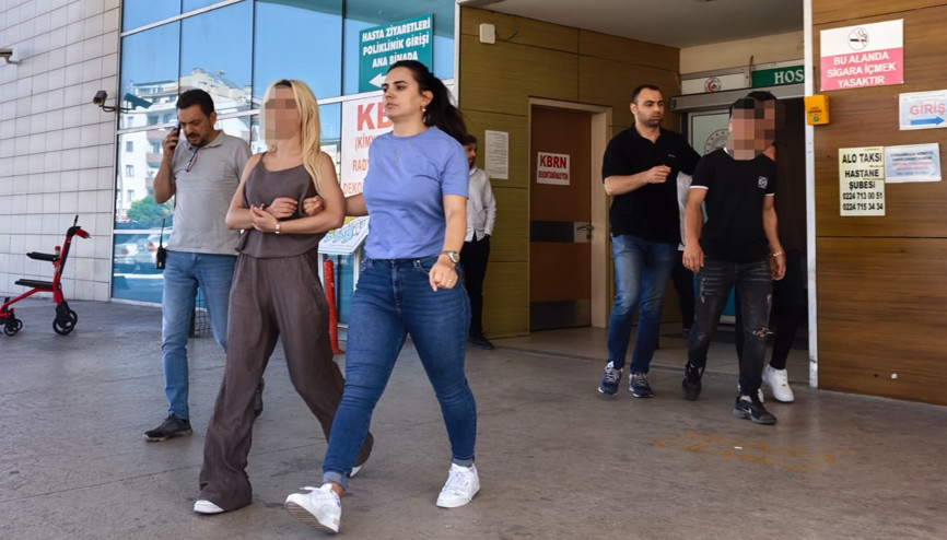 Kimlik bilgilerini ele geçirdikleri kişinin adına hesap açıp, dolandırıcılık yaptılar