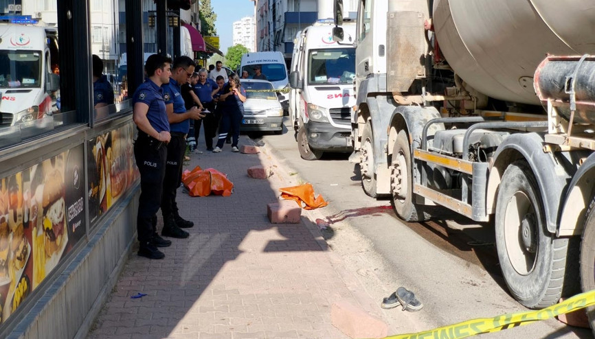 Beton mikserinin altında kalan yaya hayatını kaybetti
