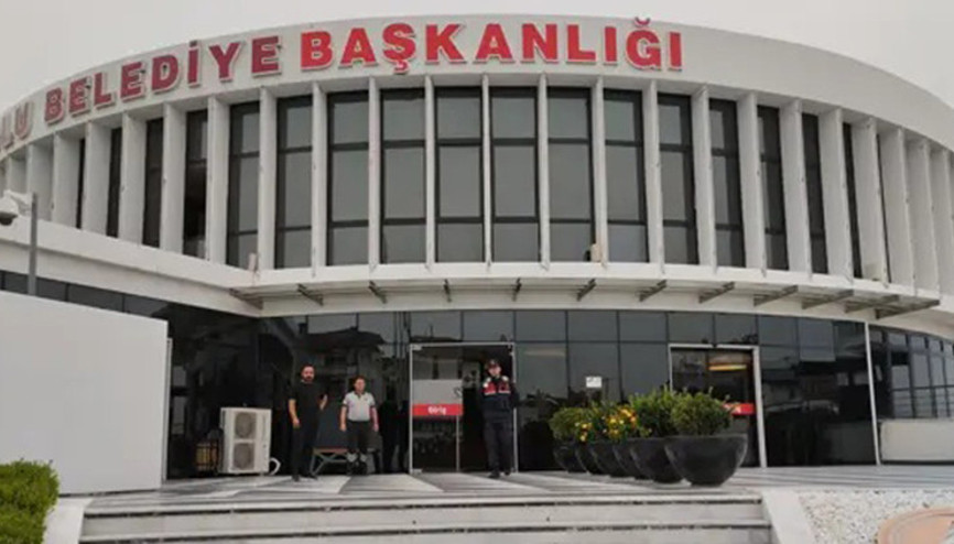 Bolu Belediyesindeki operasyonda 7 şüpheli adliyede