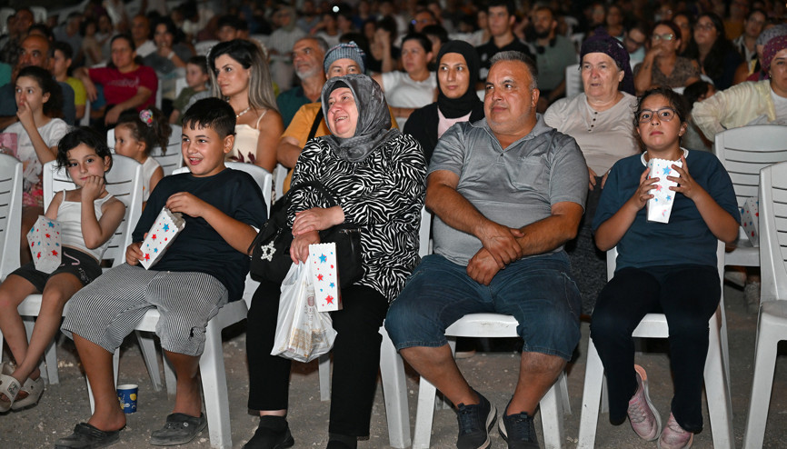 Tarsus’ta açık hava sineması keyfi Tarsus’ta açık hava sineması keyfi