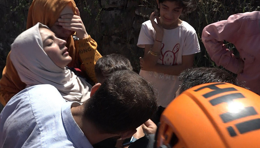 Bursada nefes kesen arama: Kayıp minik Emir bulundu, anne sarılınca kendinden geçti Bursada nefes kesen arama: Kayıp minik Emir bulundu, anne sarılınca kendinden geçti