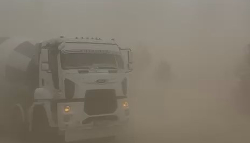 Bingöl’de kuvvetli rüzgar çatıları uçurdu