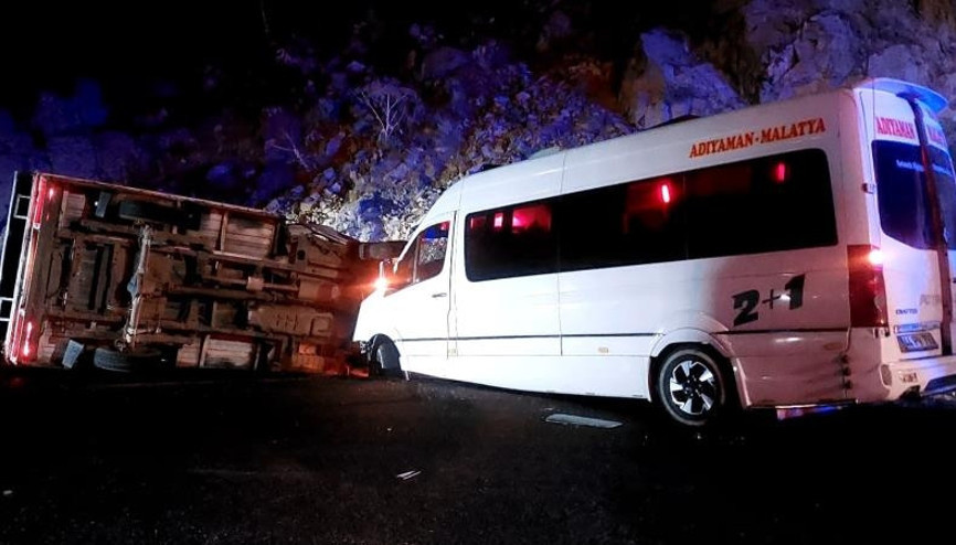 Giresunda korkunç kaza 23 kişi yaralandı