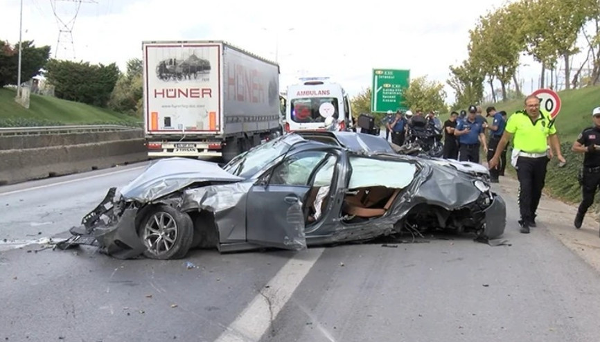 Takla atan aracın sunroofundan yola fırlayan sürücü ağır yaralandı