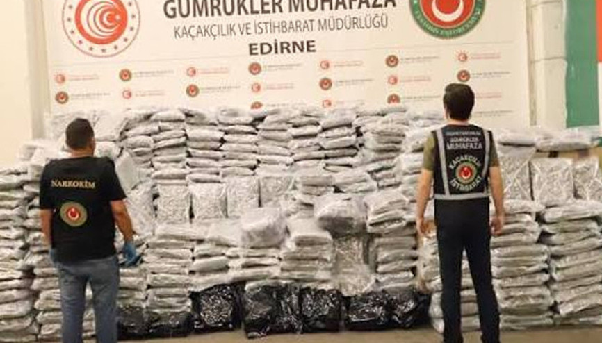 Gümrük kapılarında uyuşturucu operasyonu: 147 kilo skunk ve 27 kilo kokain ele geçirildi