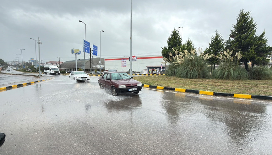 Bartın’da sağanak etkili oldu Bartın’da sağanak etkili oldu
