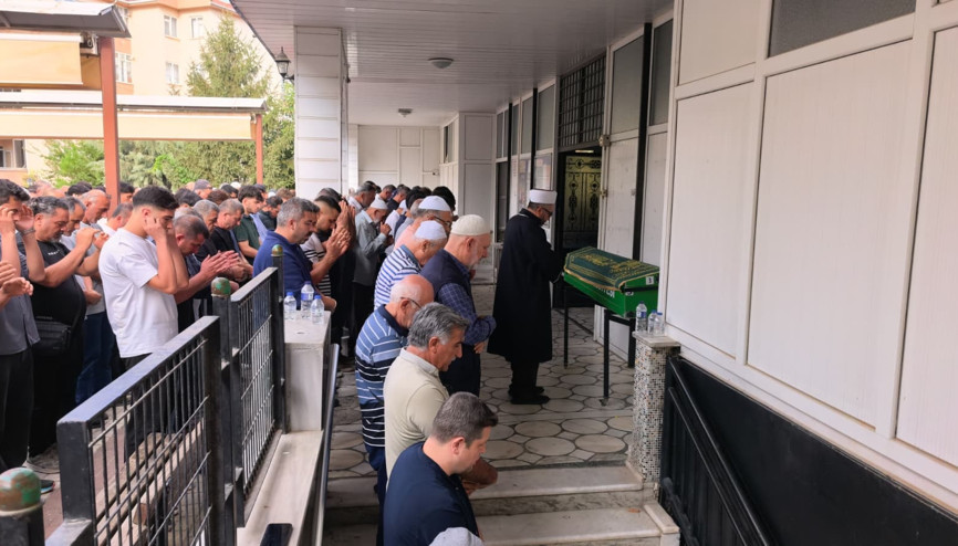TIR ile motosikletin çarpıştığı kazada ölen 2 kişi toprağa verildi