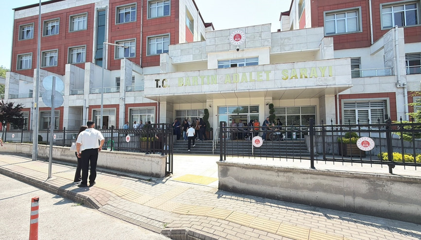 Sanal medyada müstehcen paylaşımlar yapan 2 şüpheli tutuklandı Sanal medyada müstehcen paylaşımlar yapan 2 şüpheli tutuklandı