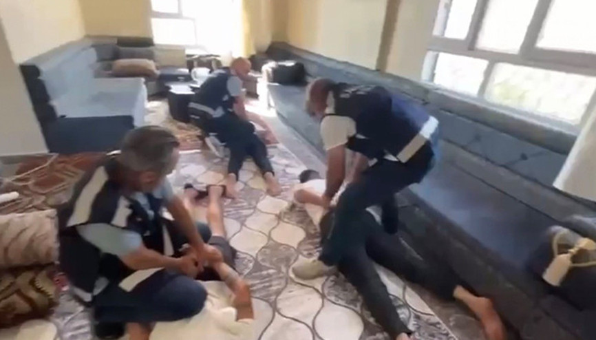 Samsun polisinin fark ettiği gözyaşları dolandırıcılık şebekesini yaktı: 9 gözaltı, bir kurban son anda kurtarıldı Samsun polisinin fark ettiği gözyaşları dolandırıcılık şebekesini yaktı: 9 gözaltı, bir kurban son anda kurtarıldı