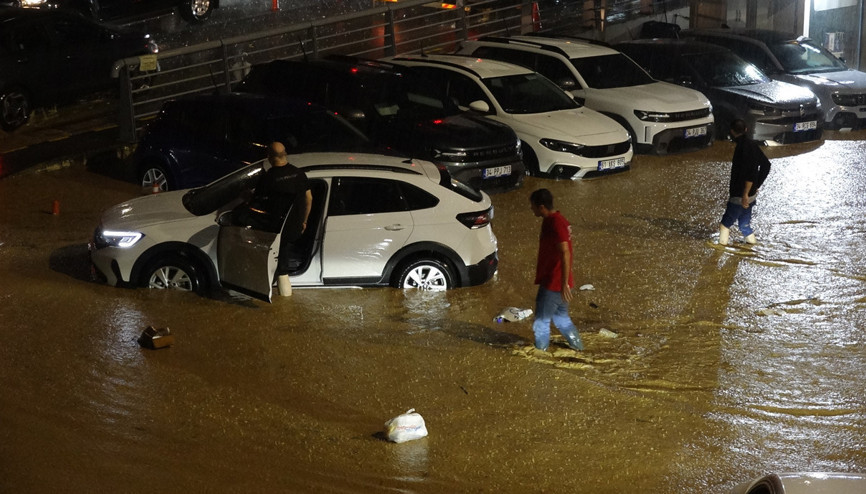 Trabzonda sağanak etkili oldu