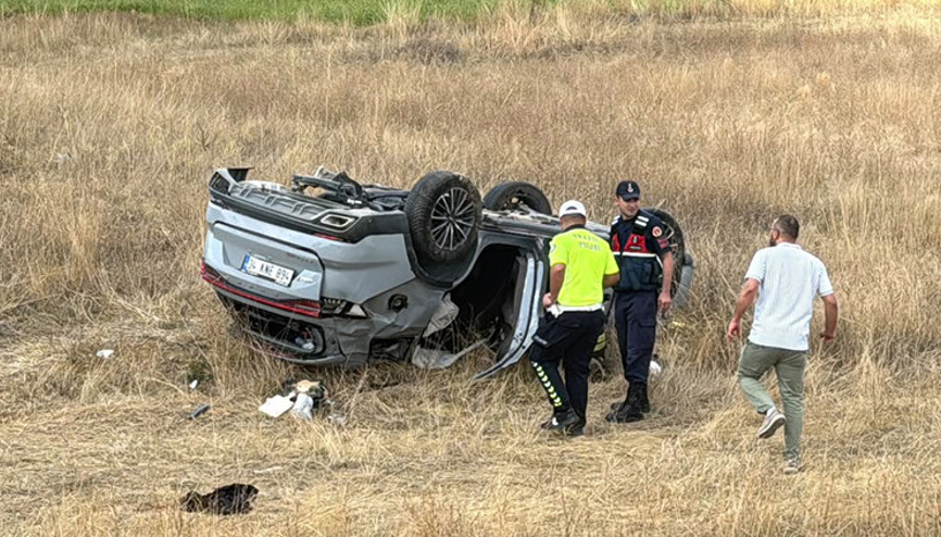 Konyada kontrolden çıkan araç tarlaya uçtu Anne, baba ve çocukları hastanelik oldu