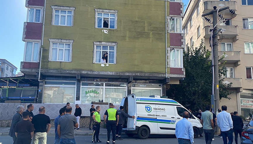 Eşini öldürüp sabaha kadar başında bekledi Evlada en acı telefon: Annenizi öldürdüm