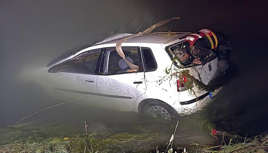 Sulama kanalına devrilen otomobildeki 2 kişi hayatını kaybetti Sulama kanalına devrilen otomobildeki 2 kişi hayatını kaybetti