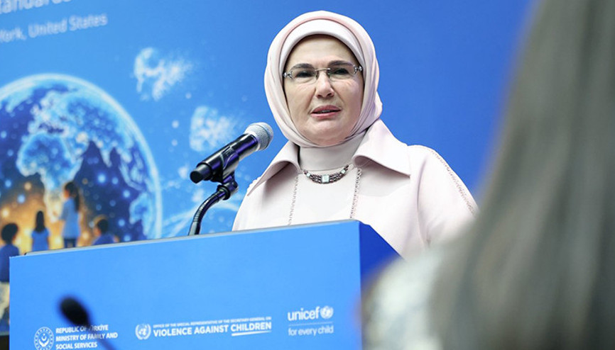 Emine Erdoğan: Çocuklar, kullanıcı profiline indirgenmiş bir hedef kitleye dönüştürüldü
