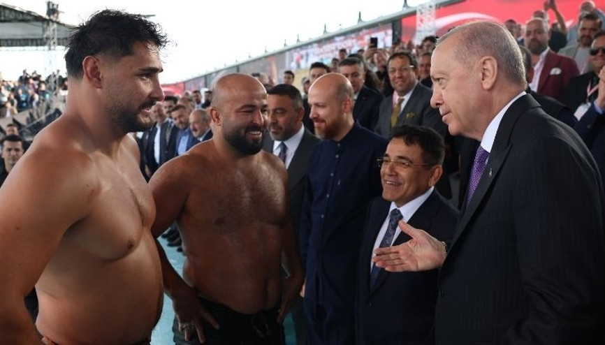 Cumhurbaşkanı Erdoğan, Yağlı Güreş Cumhurbaşkanlığı Kupasını izledi Cumhurbaşkanı Erdoğan, Yağlı Güreş Cumhurbaşkanlığı Kupasını izledi