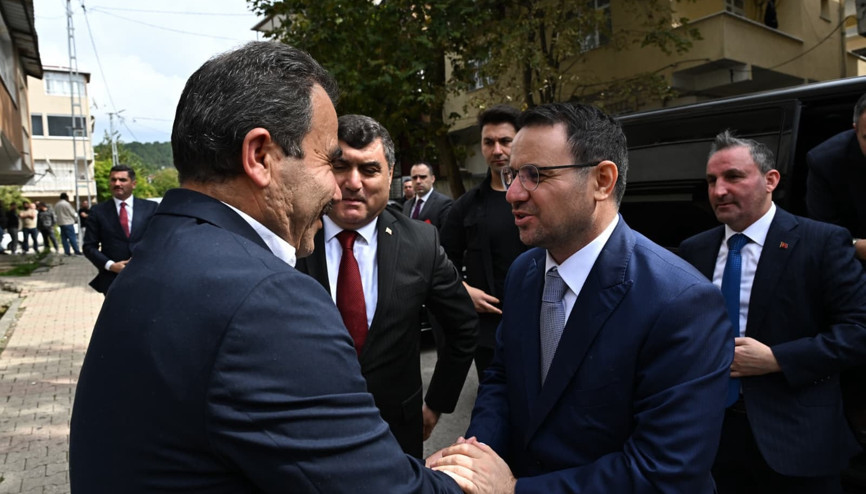 Bakan Gürlek, şehit Faik Yüce’nin ailesini ziyaret etti
