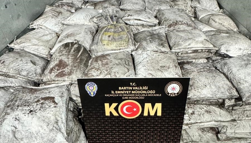 Bartında evin deposunda 8 ton titanyum ele geçirildi Bartında evin deposunda 8 ton titanyum ele geçirildi