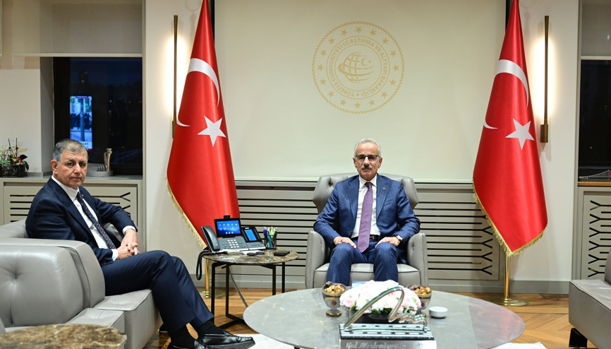 Bakan Uraloğlu, İzmir Büyükşehir Belediye Başkanı Tugayı kabul etti