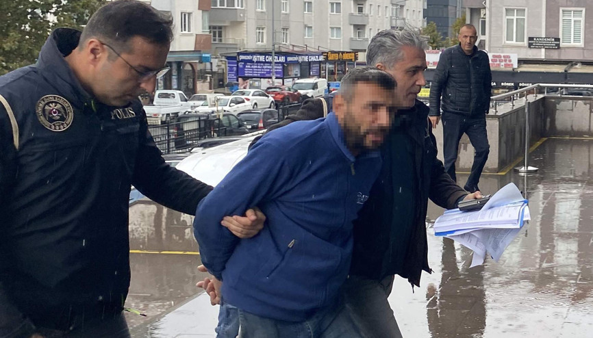 Bayrağı çöpe attı ‘vatan hainleri’ diye paylaşım yaptı
