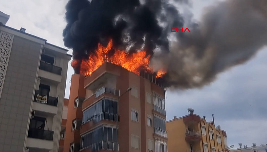Yangında daire kullanılamaz hale geldi