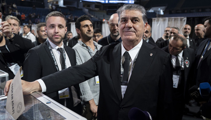 Beşiktaşta Serdal Adalı yeniden başkanlığa seçildi